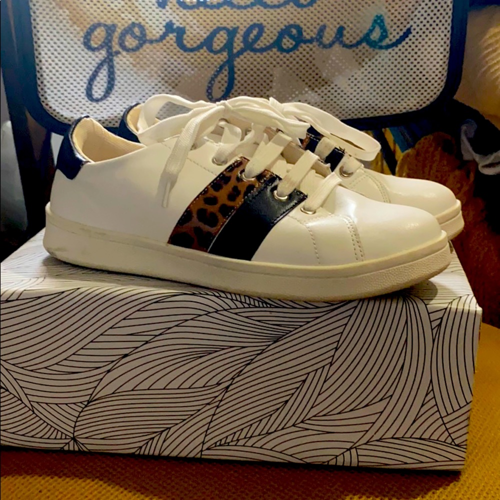 White leopard print sneakers